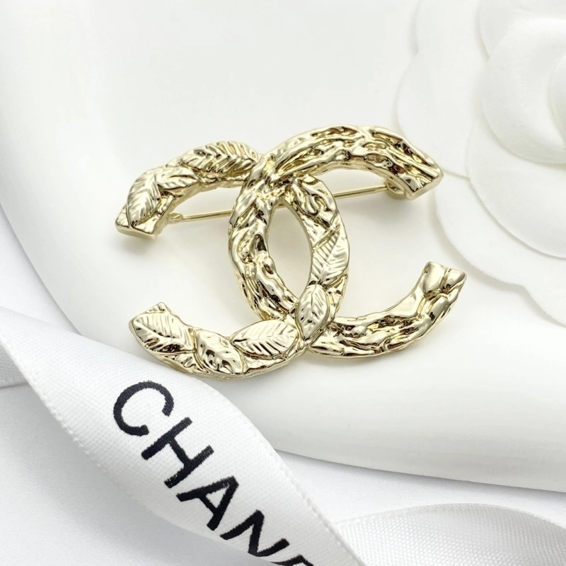 Snug Chanel Brooches 221777
