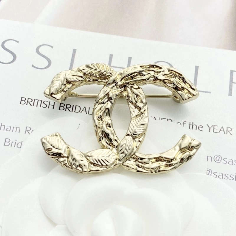 Snug Chanel Brooches 221777