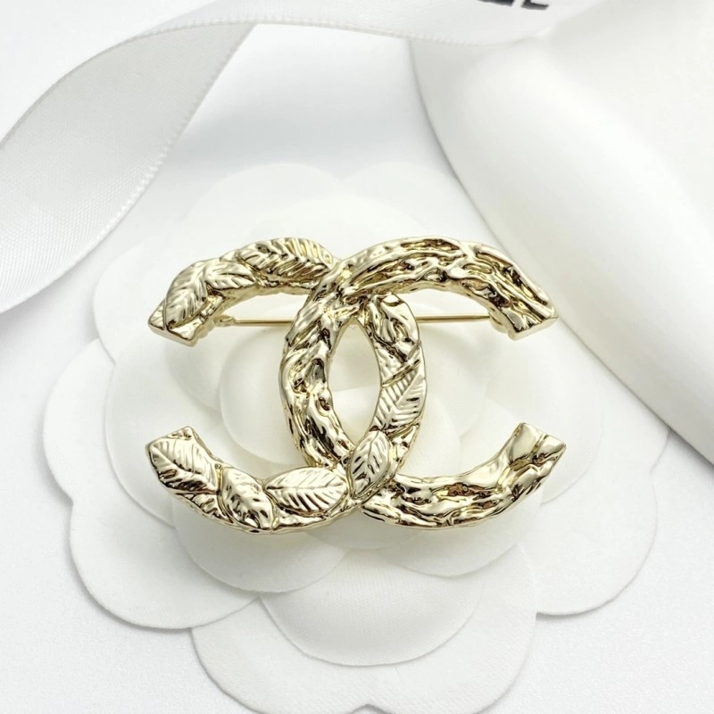 Snug Chanel Brooches 221777