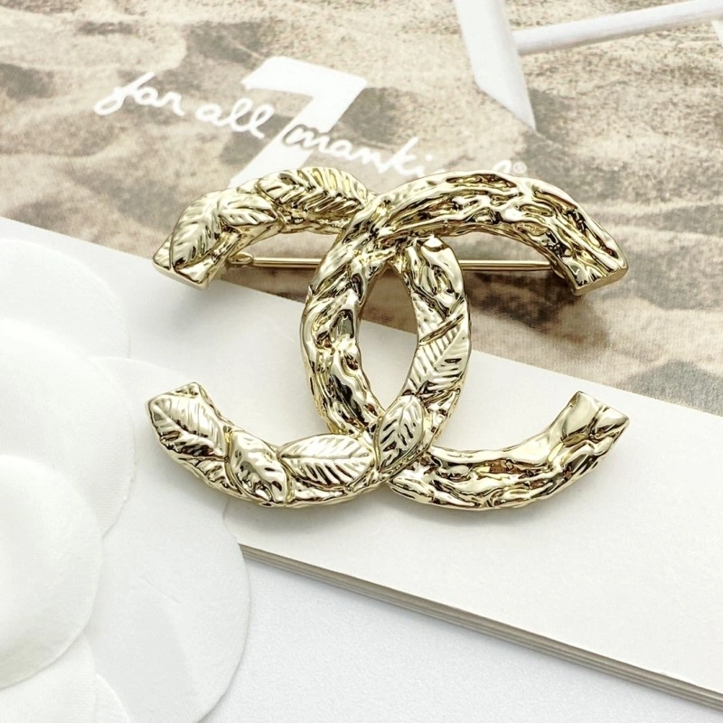 Snug Chanel Brooches 221777