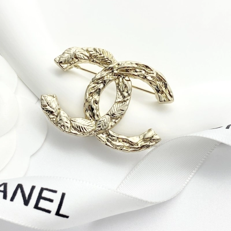 Snug Chanel Brooches 221777