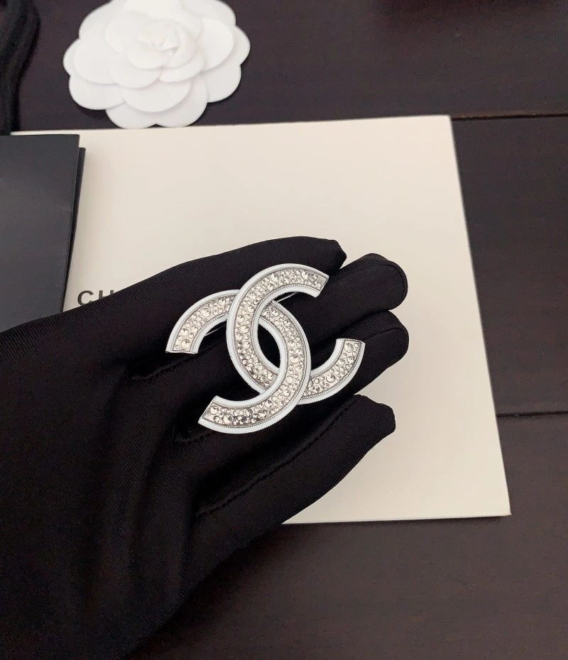 TravelReady Chanel Brooches 221824