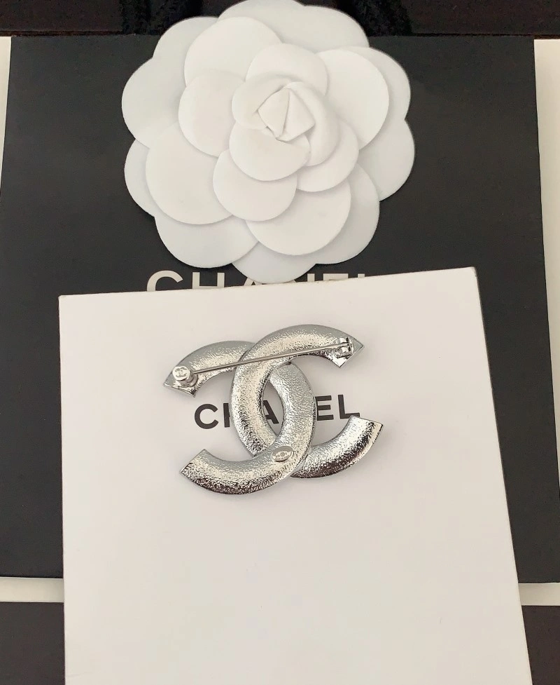 TravelReady Chanel Brooches 221824
