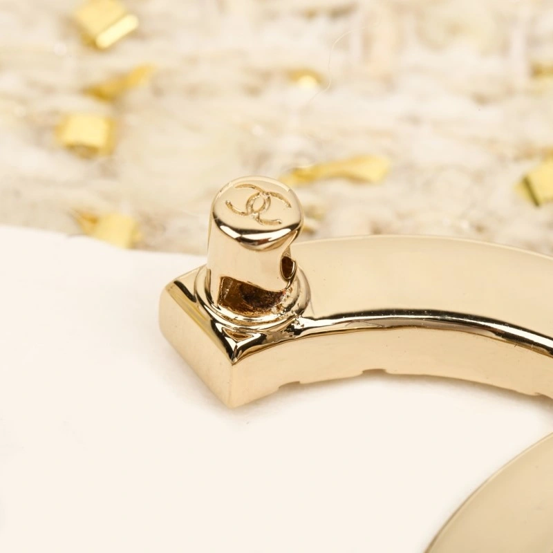 WellDesigned Chanel Brooches 221760