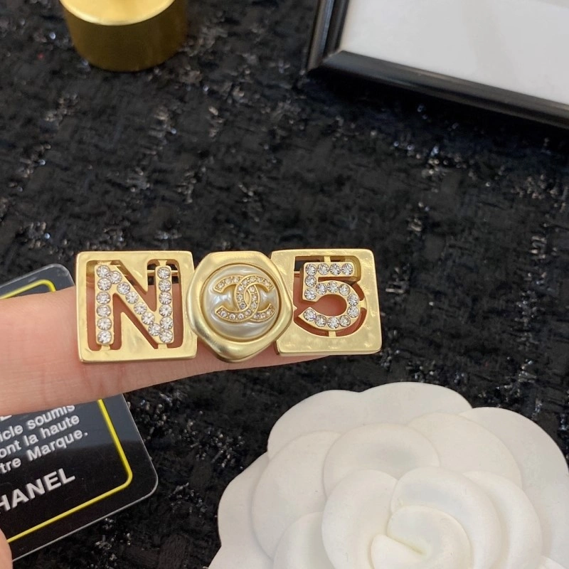 Reliable Chanel Brooches 221780