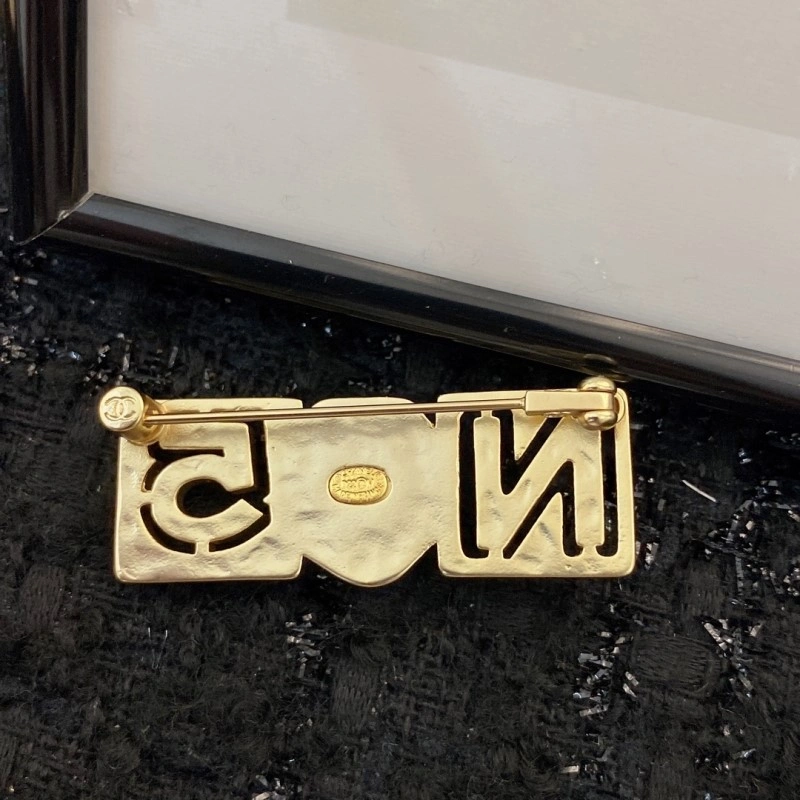 Reliable Chanel Brooches 221780