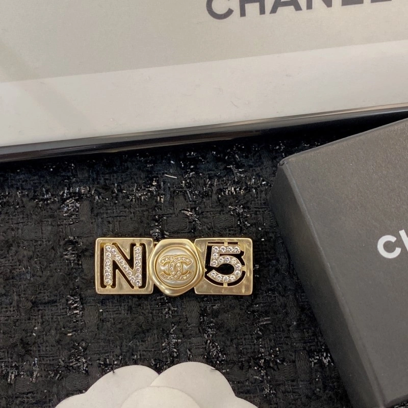 Reliable Chanel Brooches 221780
