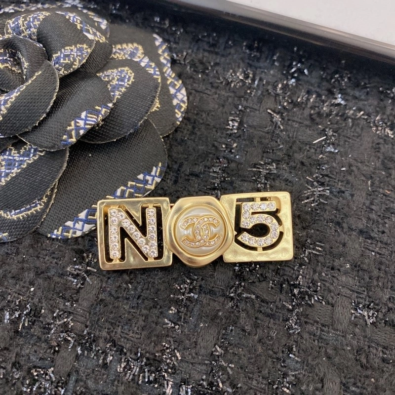 Reliable Chanel Brooches 221780