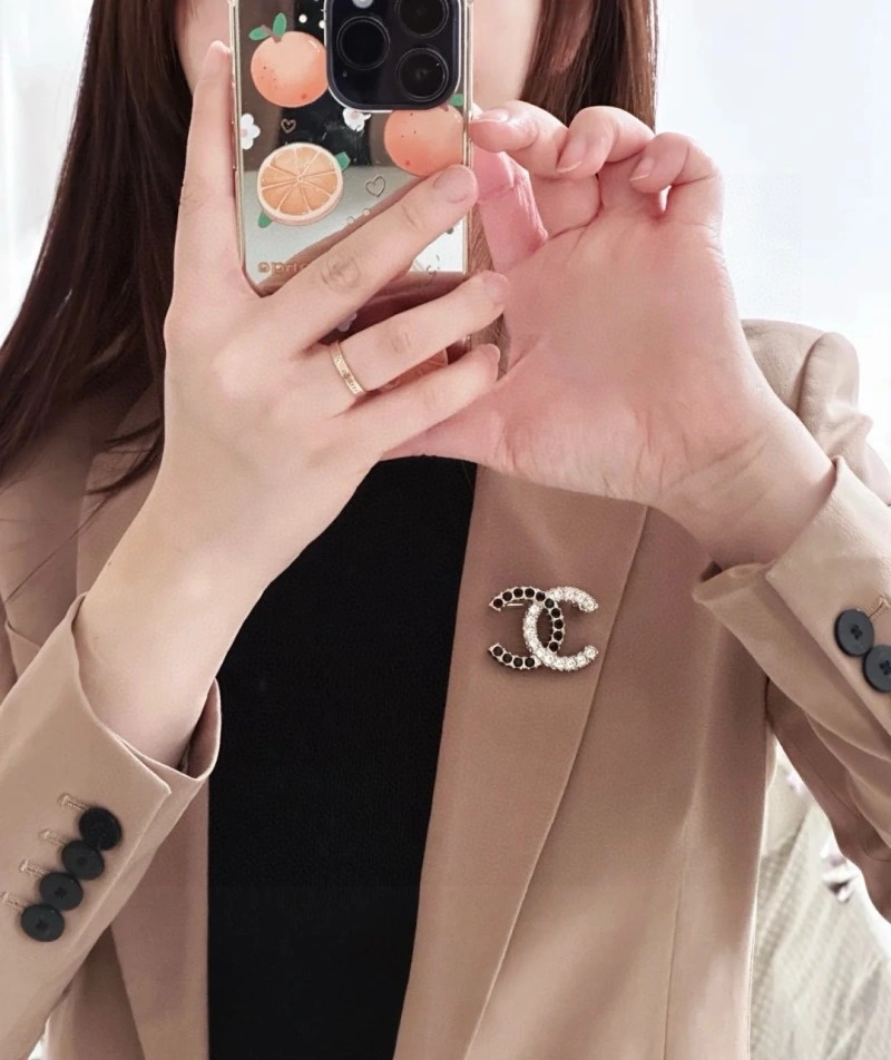 ModernLook Chanel Brooches 221751