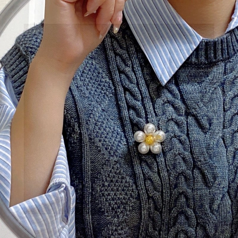 Practical Chanel Brooches 220406