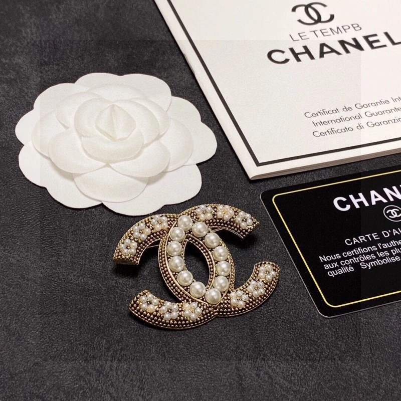 Breathable Chanel Brooches 220385