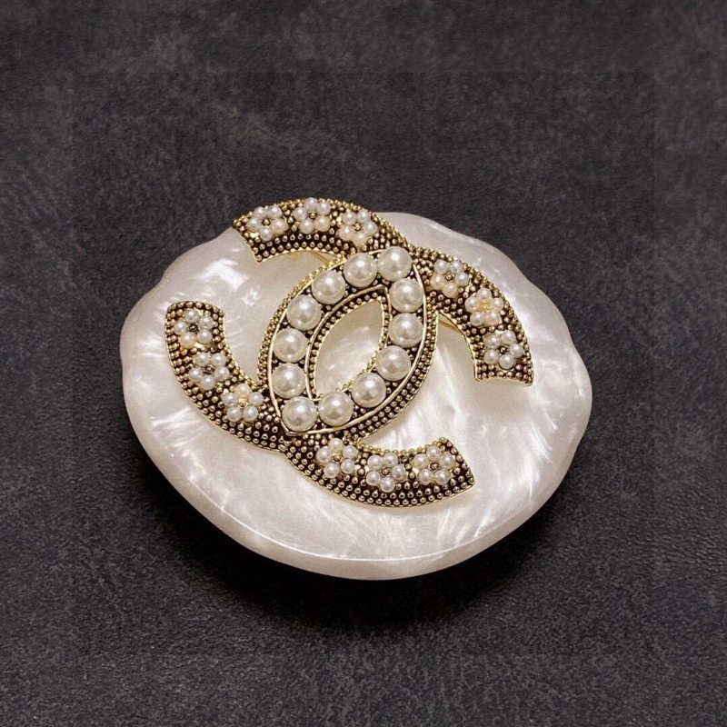 Breathable Chanel Brooches 220385