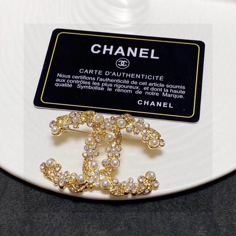 RelaxedFit Chanel Brooches 220388