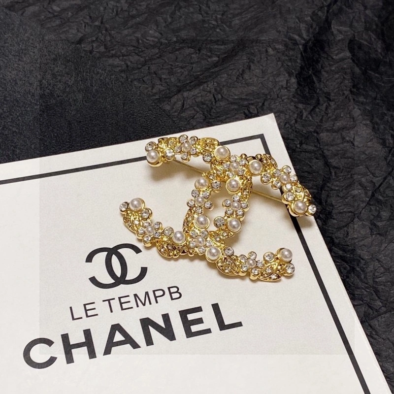 RelaxedFit Chanel Brooches 220388