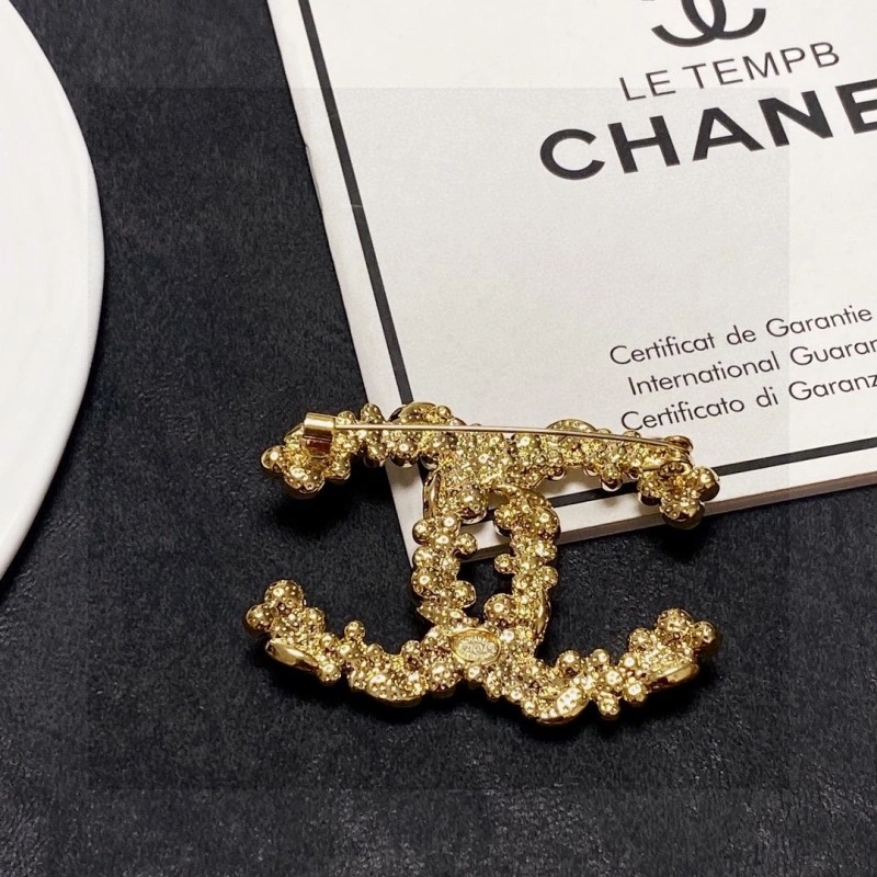 RelaxedFit Chanel Brooches 220388