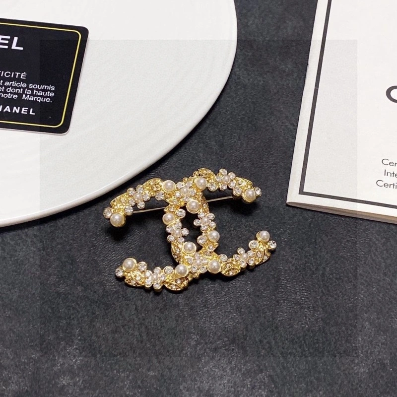 RelaxedFit Chanel Brooches 220388