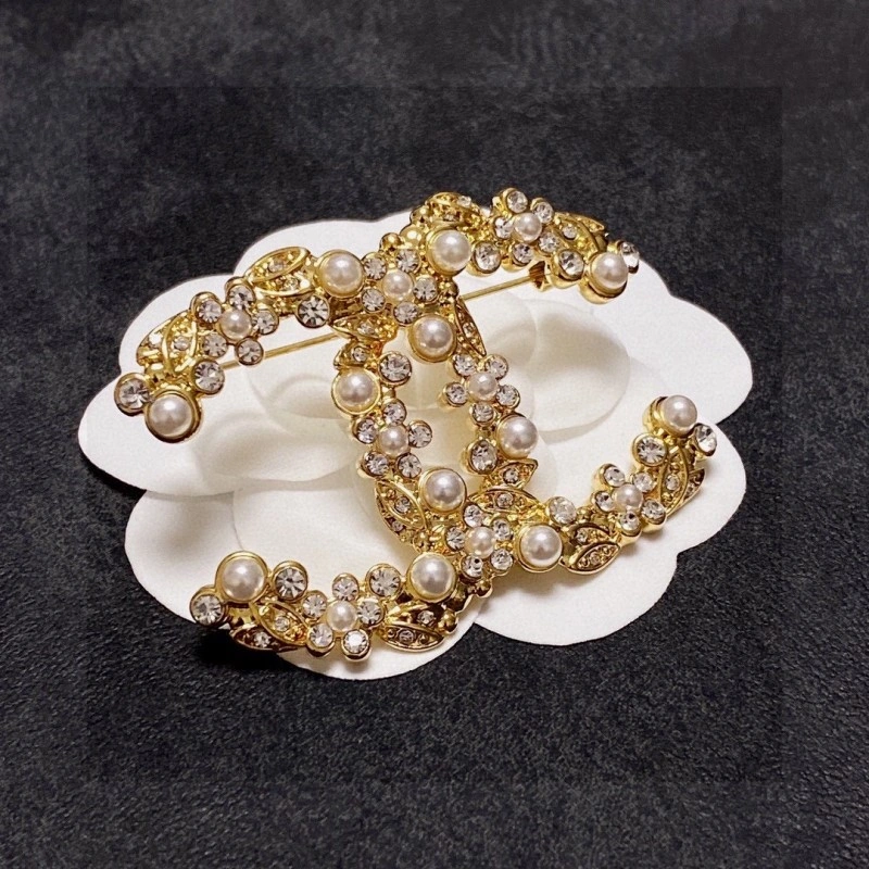 RelaxedFit Chanel Brooches 220388