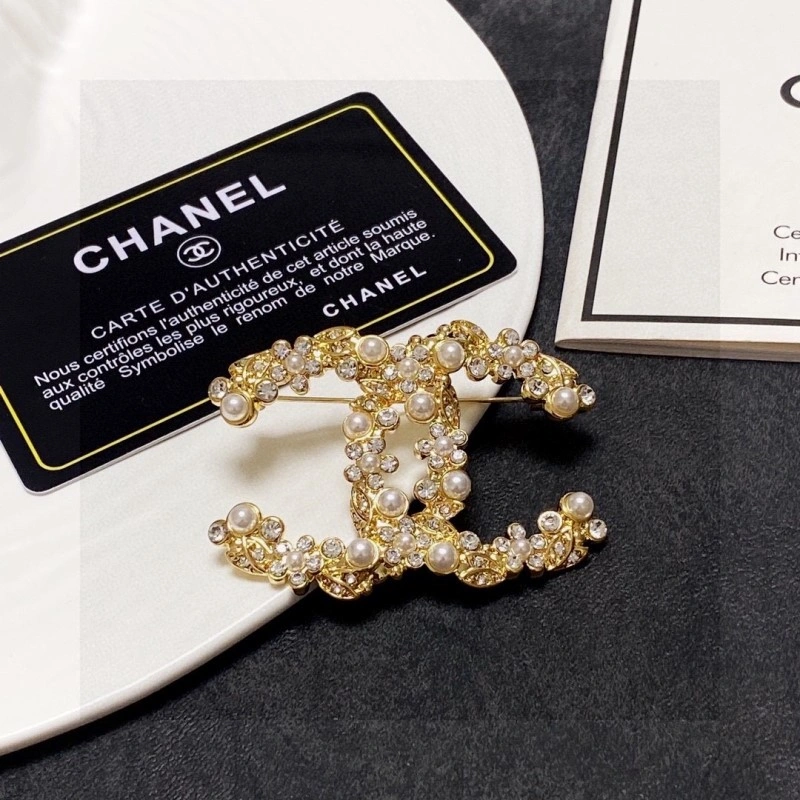 RelaxedFit Chanel Brooches 220388