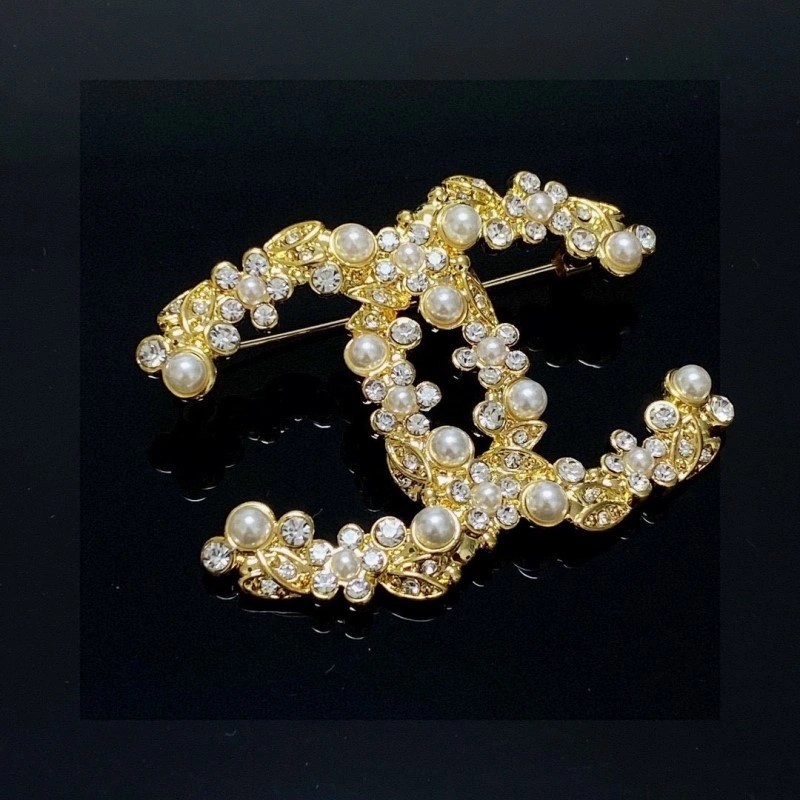 RelaxedFit Chanel Brooches 220388