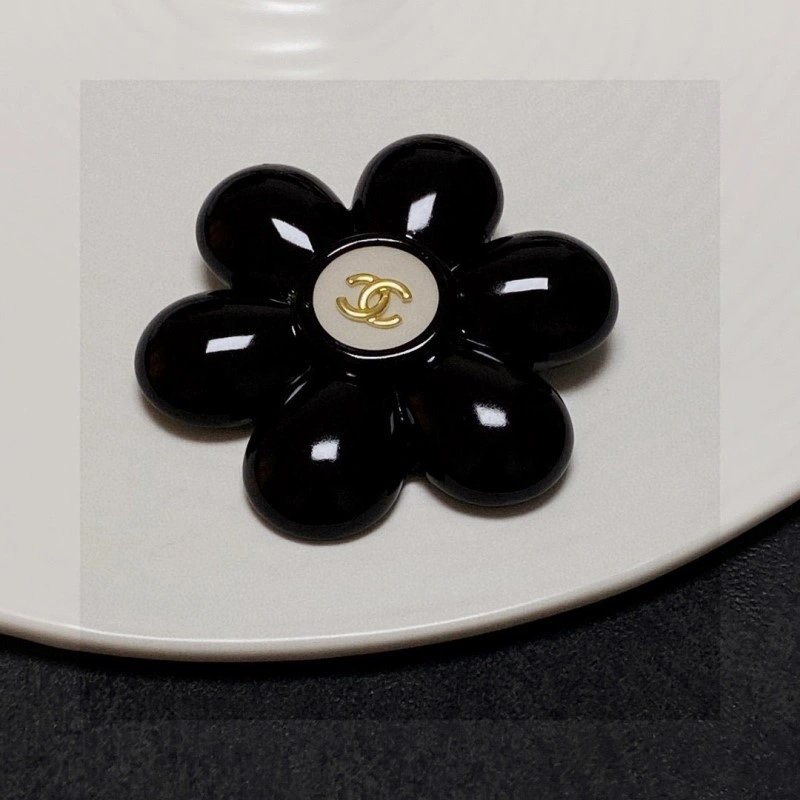 Elegant Chanel Brooches 220393