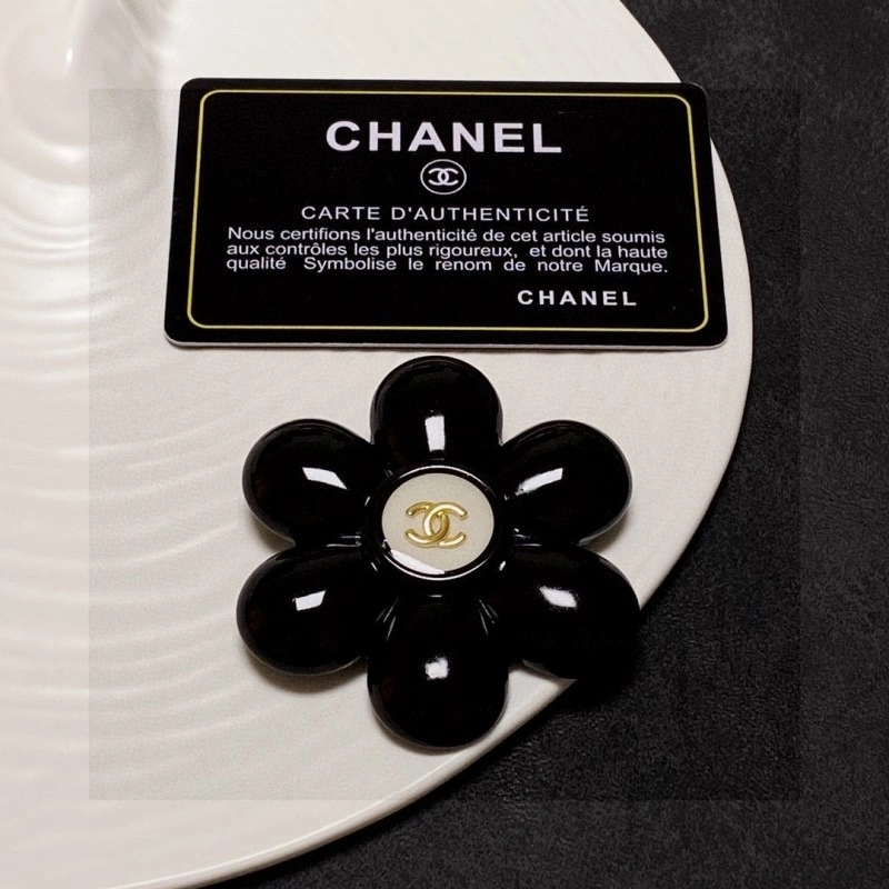 Elegant Chanel Brooches 220393