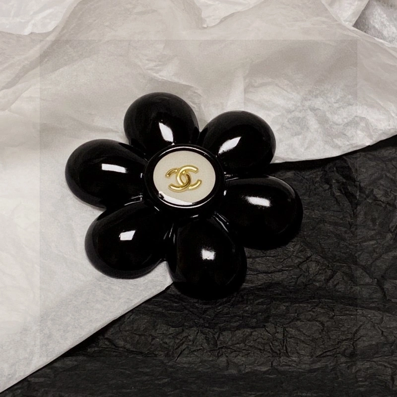 Elegant Chanel Brooches 220393