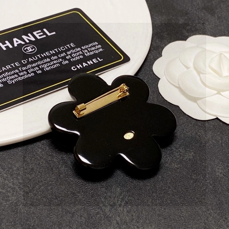 Elegant Chanel Brooches 220393