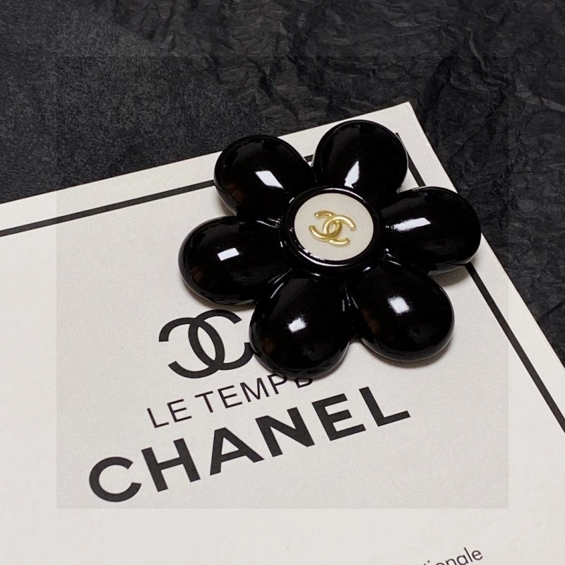 Elegant Chanel Brooches 220393