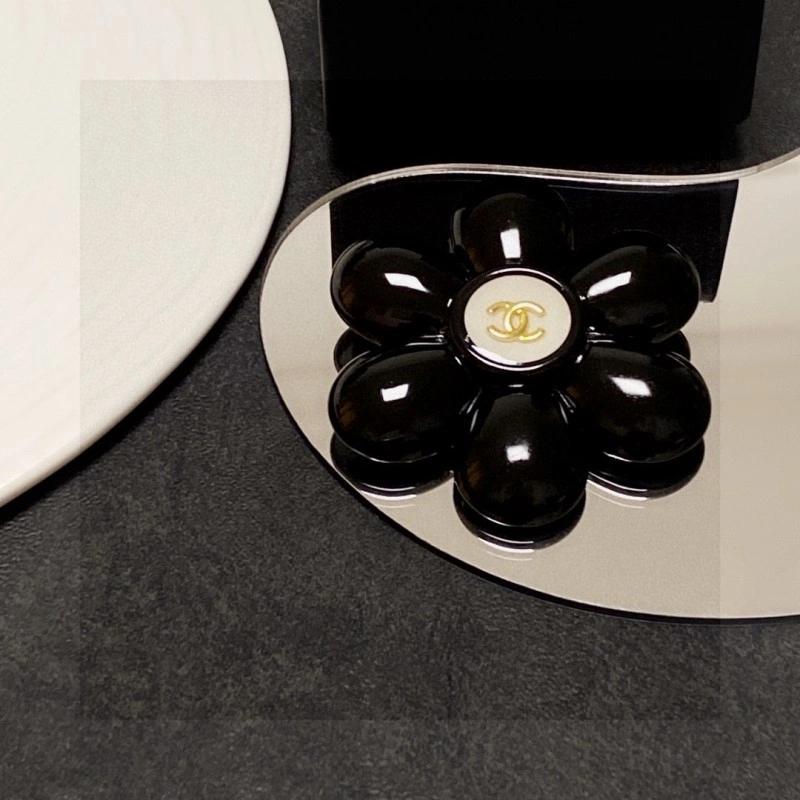 Elegant Chanel Brooches 220393