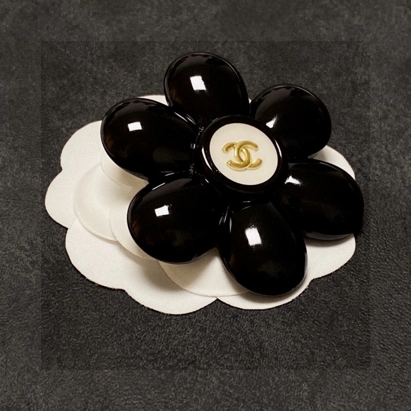 Elegant Chanel Brooches 220393