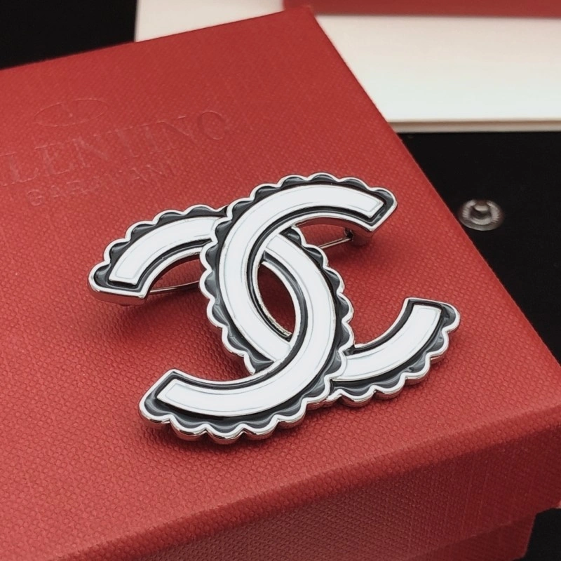 Comfortable Chanel Brooches 220377