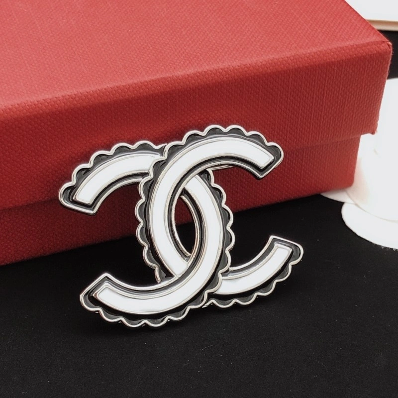 Comfortable Chanel Brooches 220377
