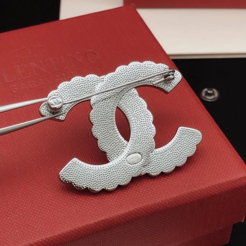 Comfortable Chanel Brooches 220377
