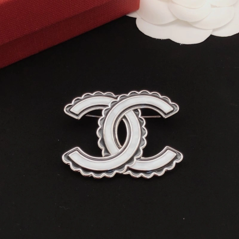 Comfortable Chanel Brooches 220377