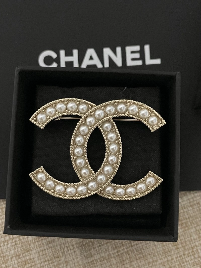 Functional Chanel Brooches 220384