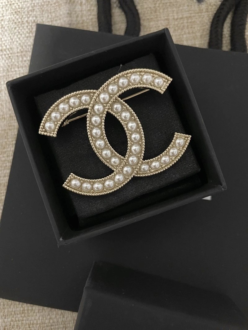 Functional Chanel Brooches 220384