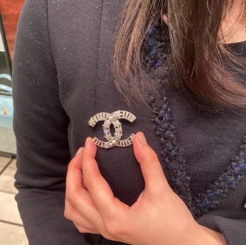 Chanel Brooches Durable 220379