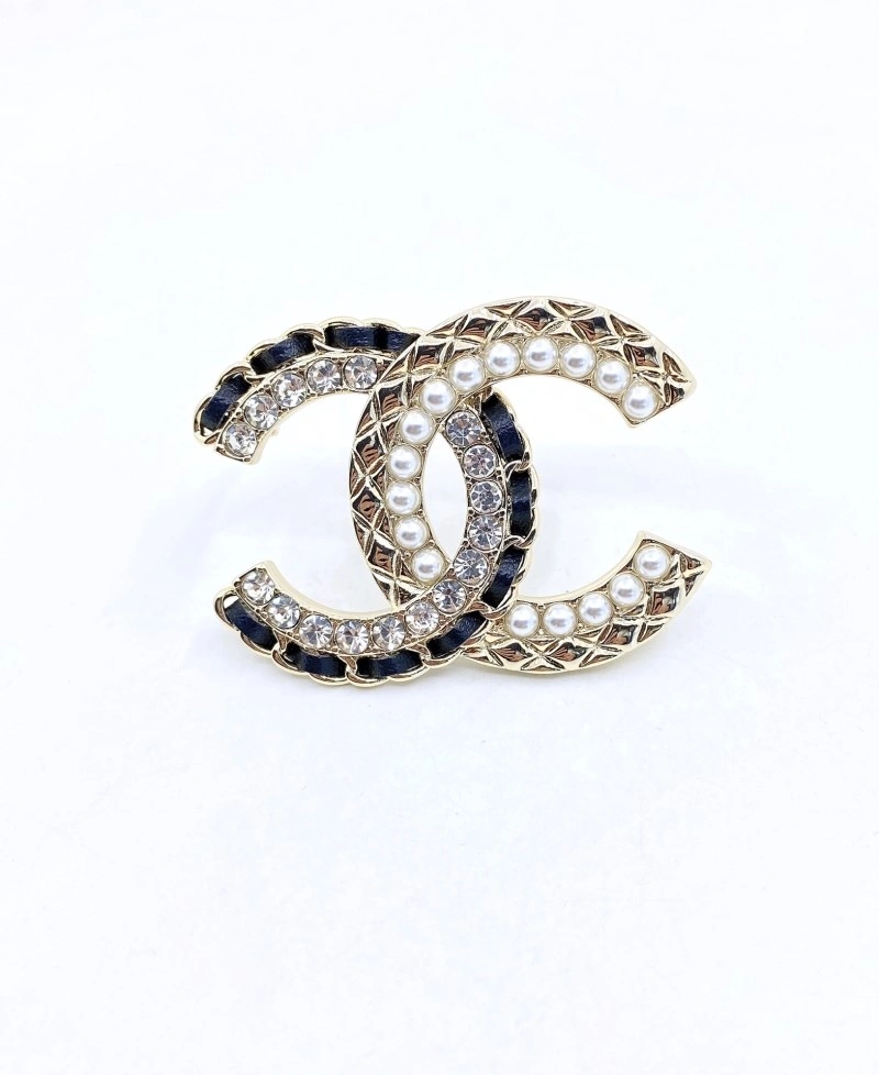 Lightweight Chanel Brooches 220371