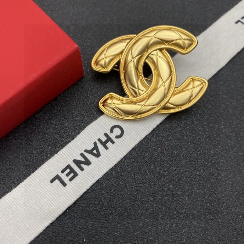 Affordable Chanel Brooches 220381