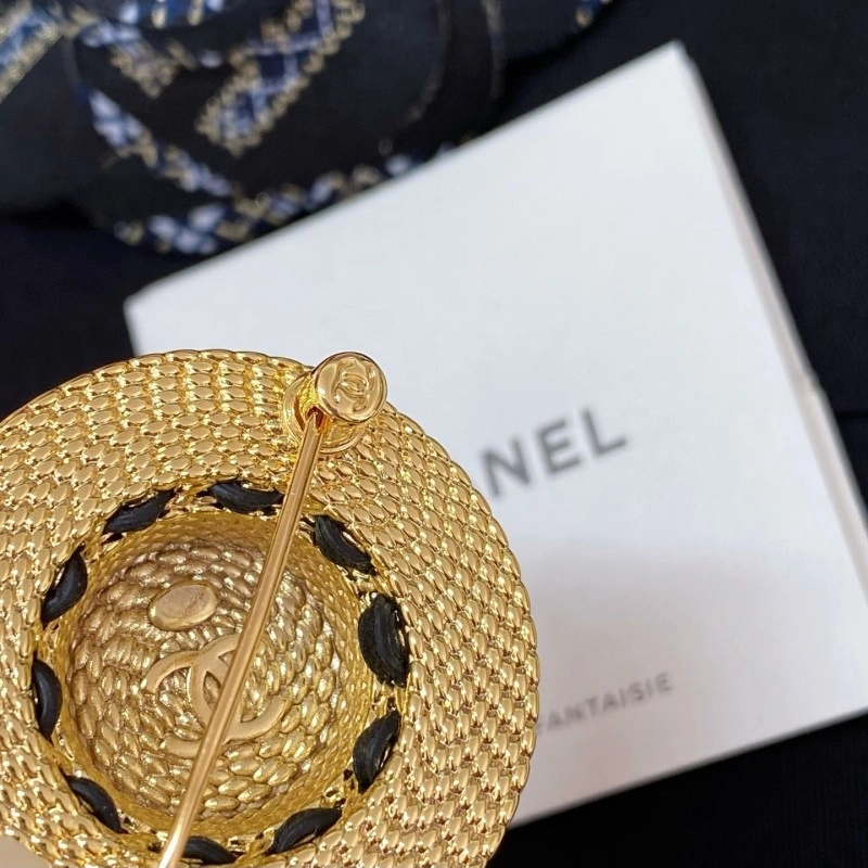 MoistureWicking Chanel Brooches 220373