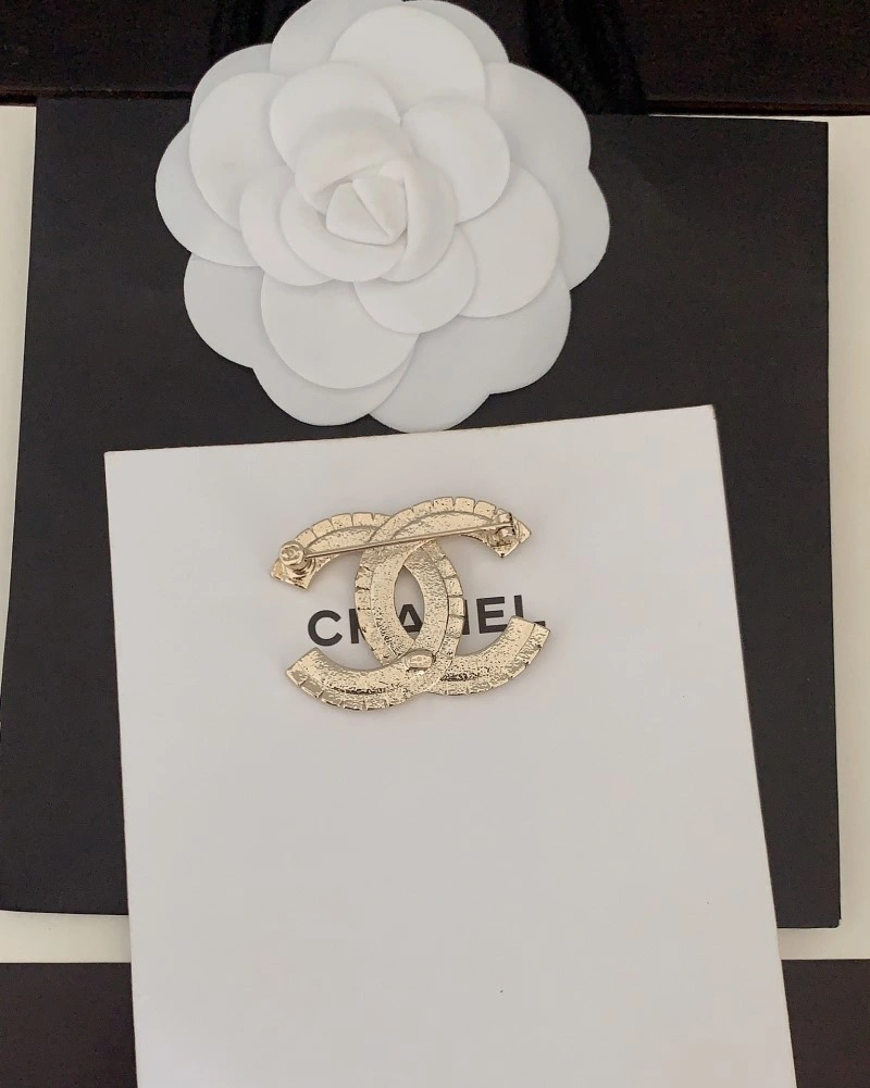 Chanel Brooches Affordable 220374
