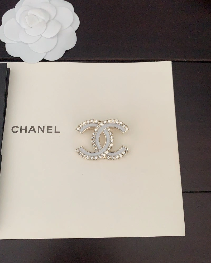 Chanel Brooches Affordable 220374
