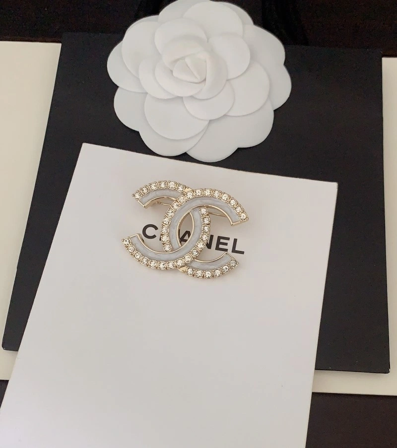 Chanel Brooches Affordable 220374