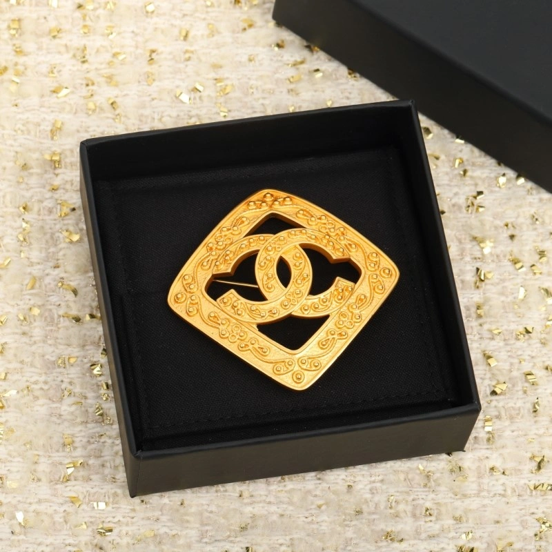 Resilient Chanel Brooches 220367