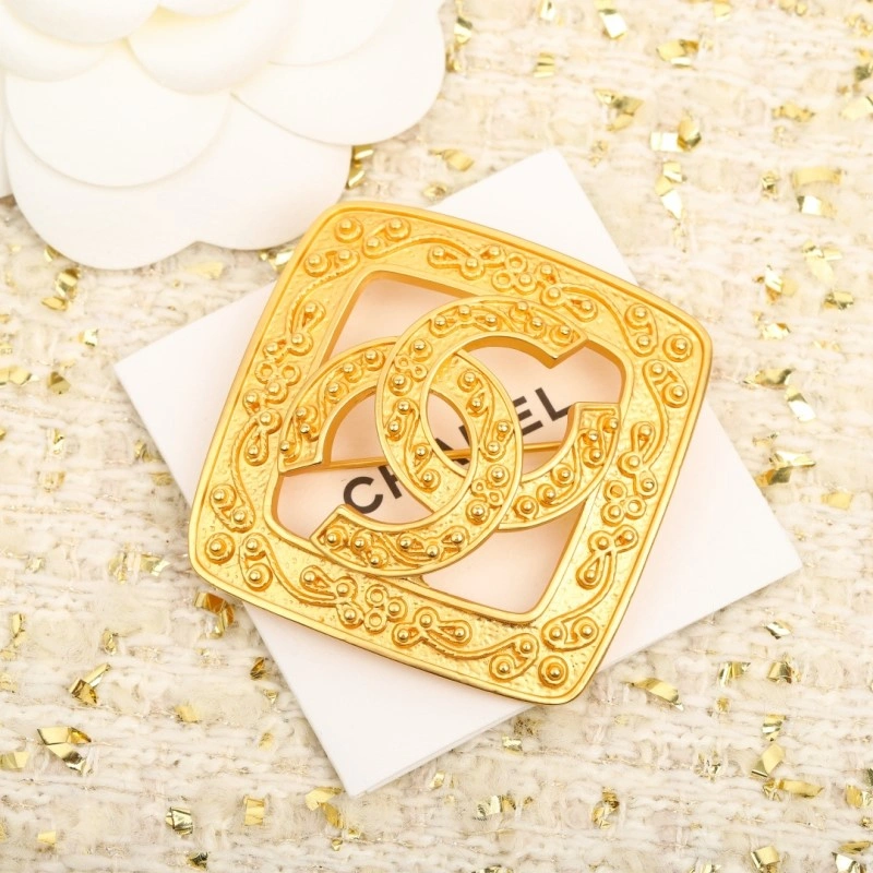 Resilient Chanel Brooches 220367