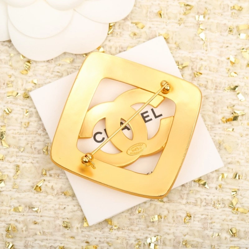 Resilient Chanel Brooches 220367
