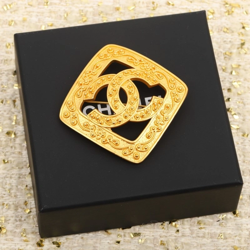 Resilient Chanel Brooches 220367