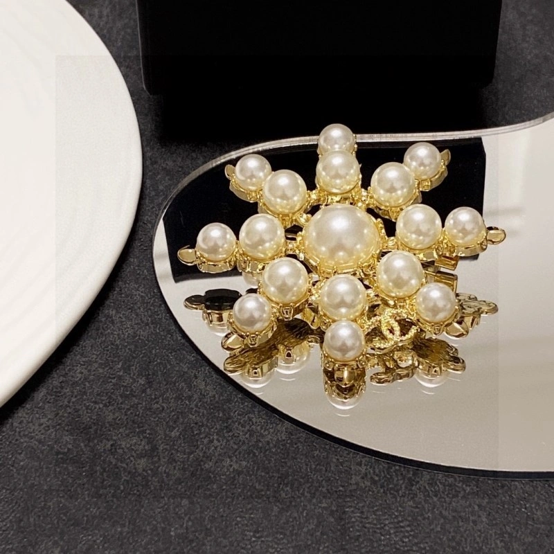 Chanel Brooches Sleek 220362