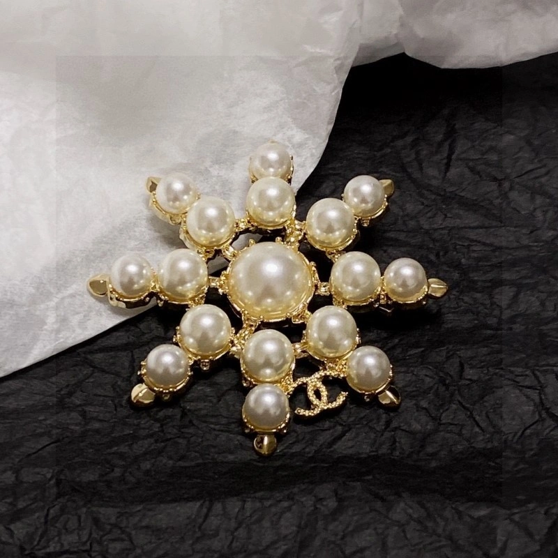 Chanel Brooches Sleek 220362