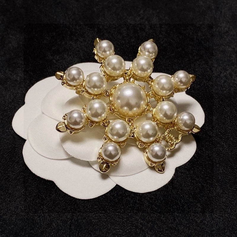 Chanel Brooches Sleek 220362